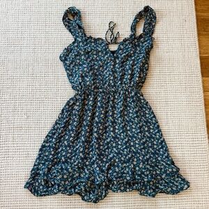 Cupcakes & Cashmere Floral Ruffle Detail Top